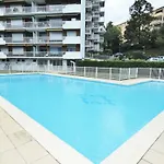 Montcalm Piscine Tennis Wifi